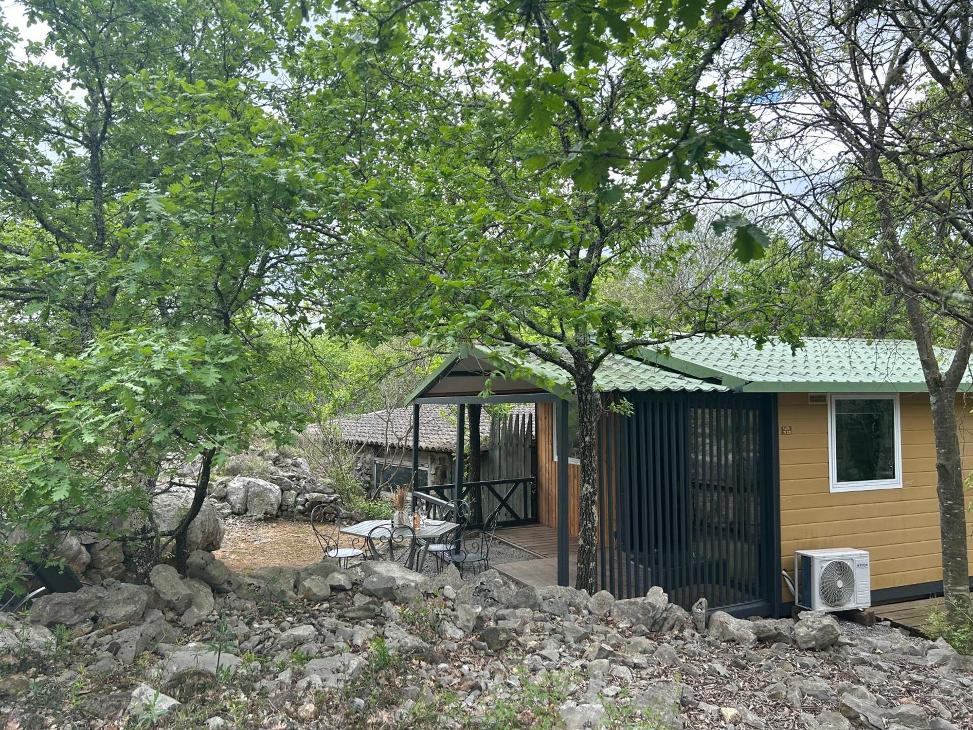 Les Chalets De Labeaume Exterior photo